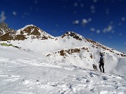 48 Da cima Monte Avaro rientriamo al colletto spazzati da forti raffiche di vento